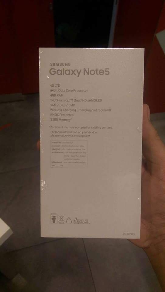 Hộp của máy Galaxy Note 5. Ảnh: Pocketnow.