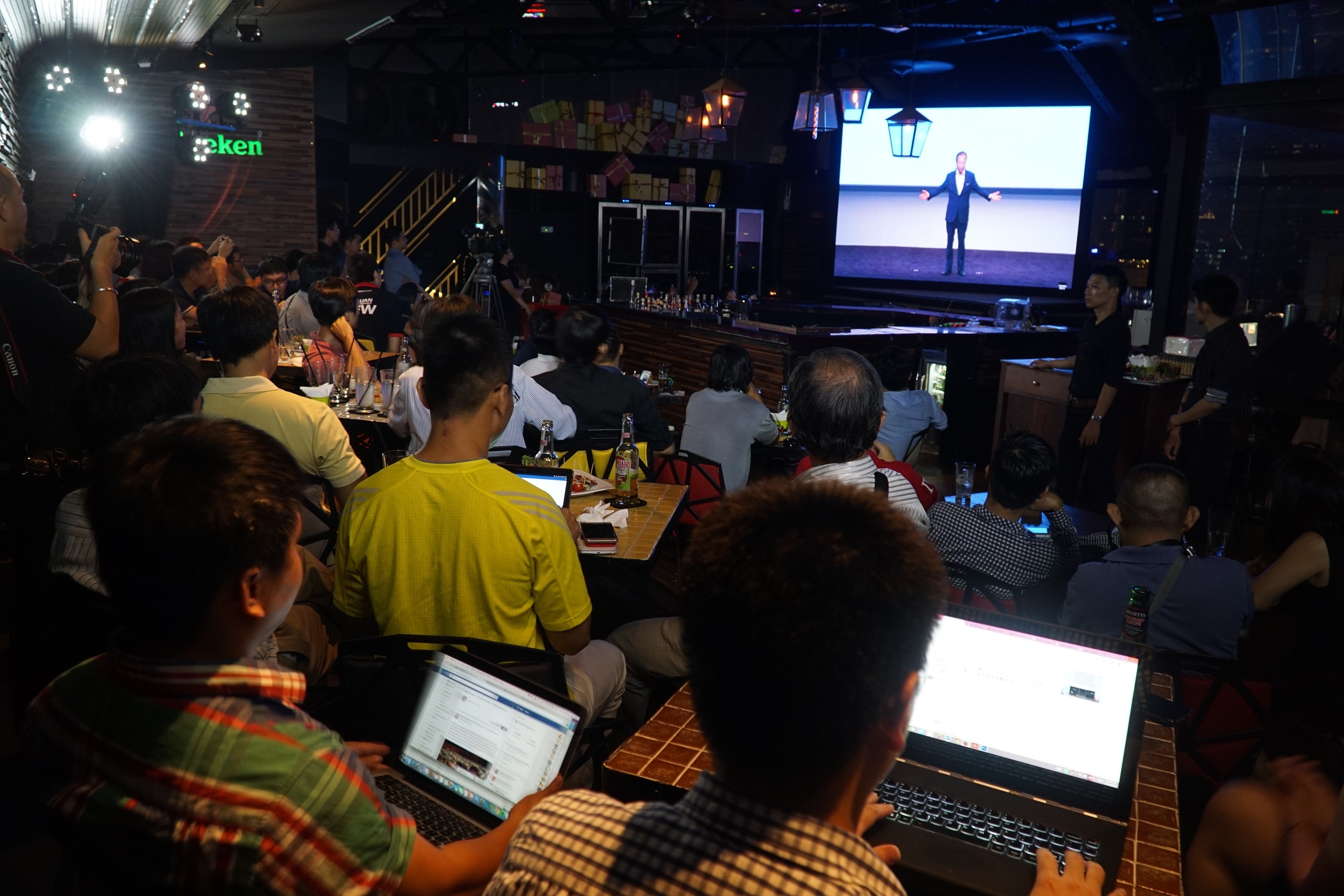 Gioi cong nghe Viet offline chao don Galaxy Note 5 hinh anh