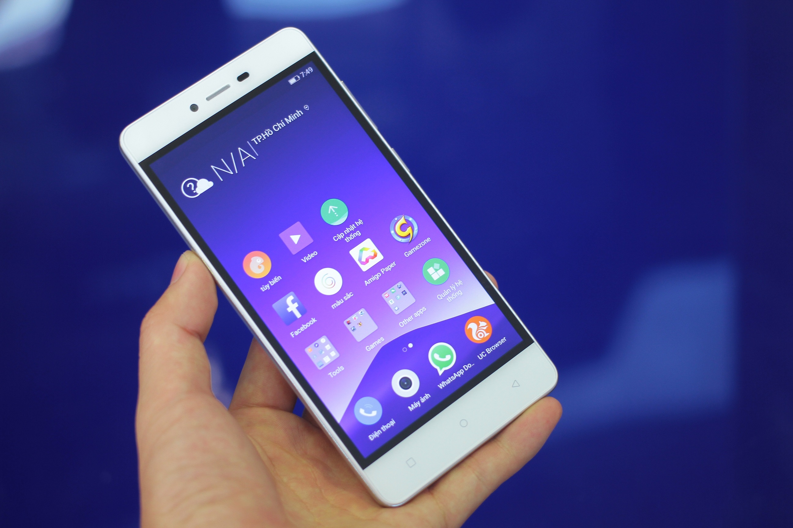 Di dong selfie, man hinh 5 inch gia 3 trieu dong hinh anh