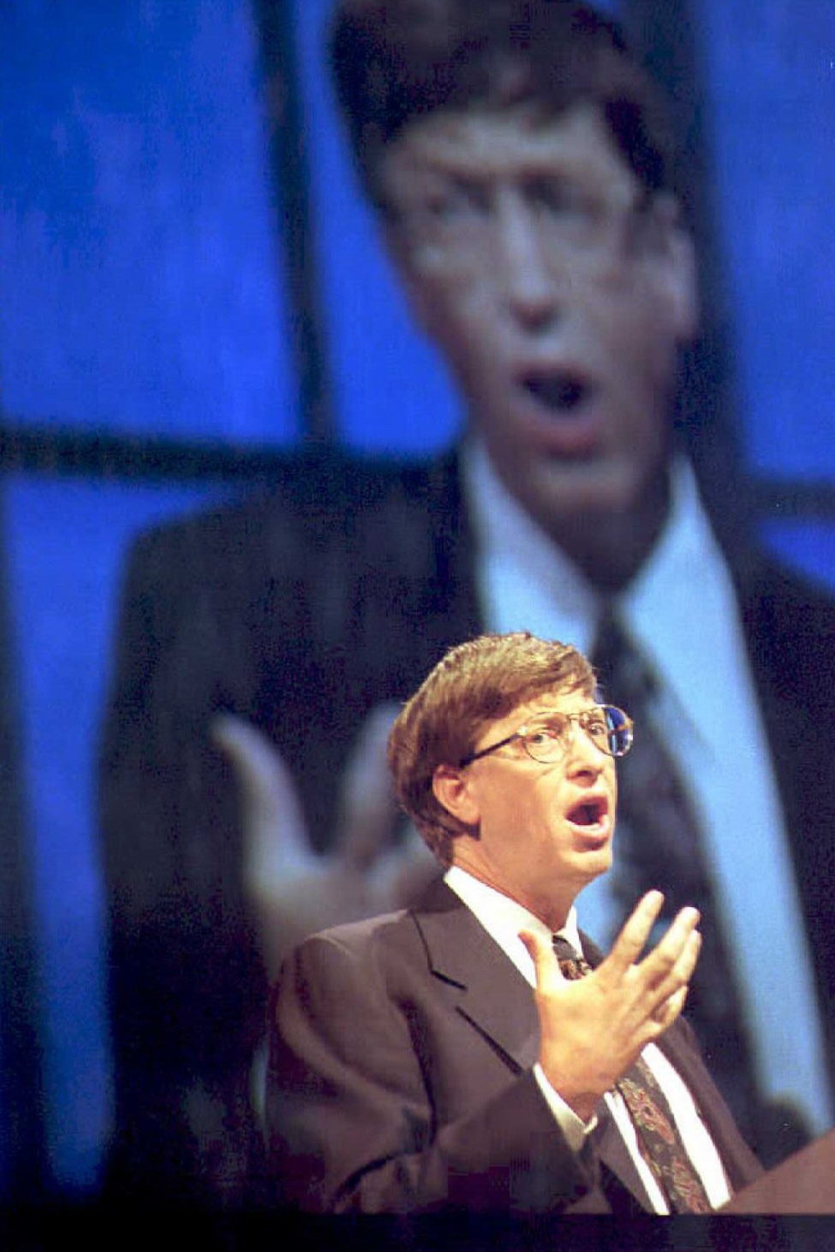 25/4/1995, Bill Gates công bố ngày phát hành Windows 95.