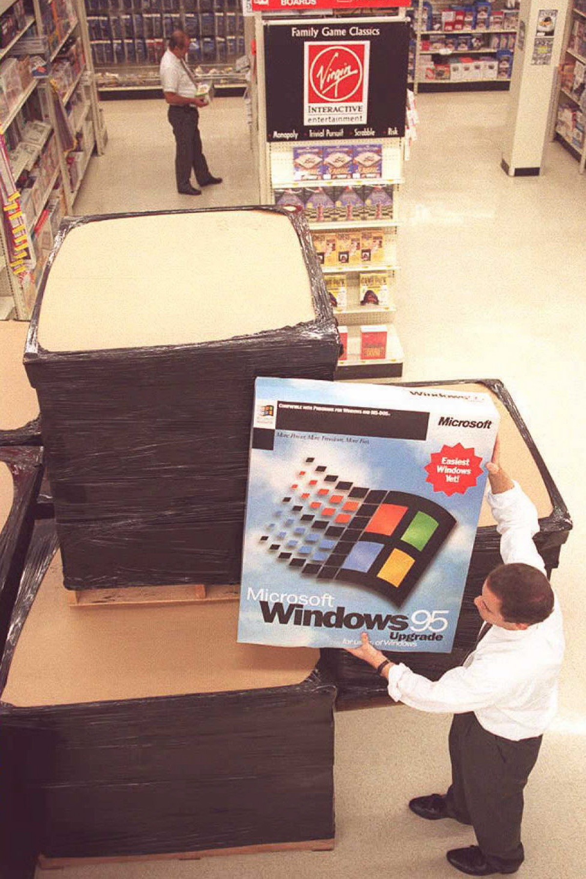 22/8/1995, cmàn hình nhận diện thương hiệu Windows 95 xuất hiện tại nhiều cửa hàng điện tử trên nước Mỹ.