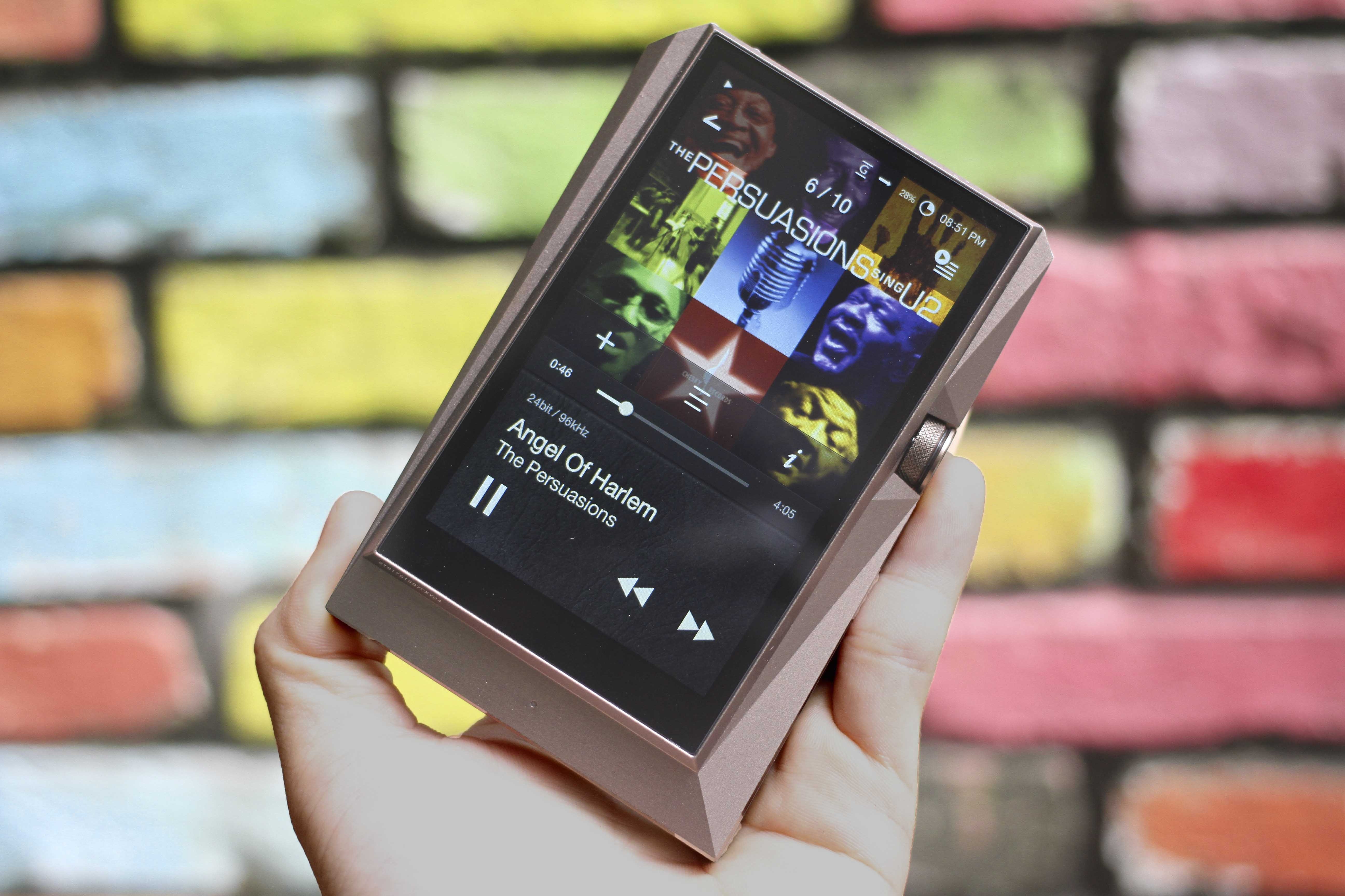 May nghe nhac AK380 gia 112 trieu ve Viet Nam hinh anh