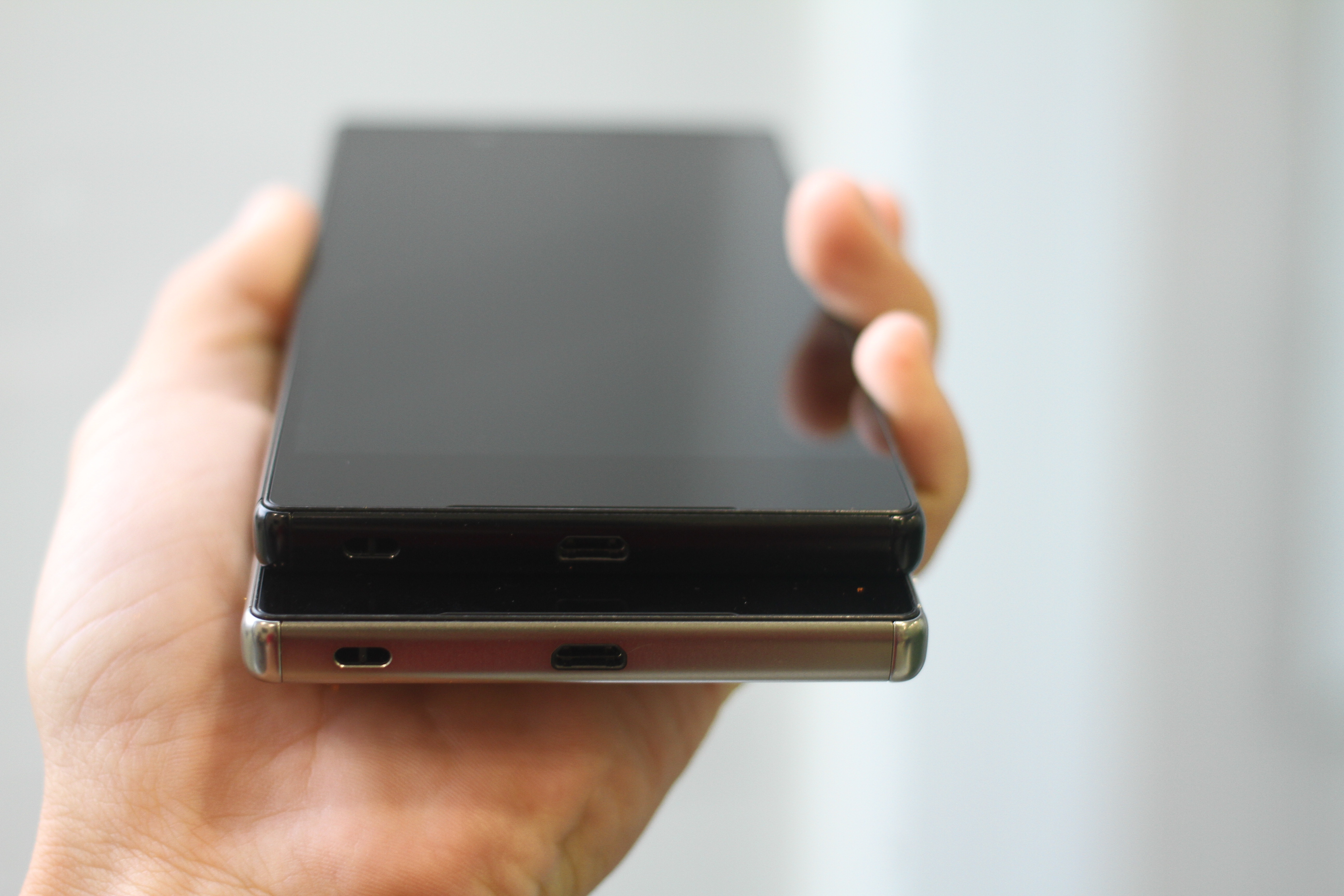 Máy dự kiến lên kệ vào tháng 11, sau Xperia Z5 và Z5 Compact 1 tháng.