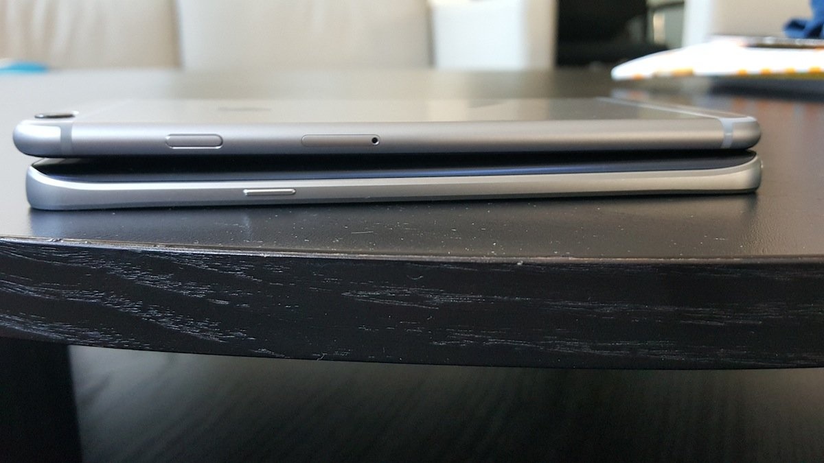 Thiết kế bo tròn trên iPhone 6 tạo cảm giác cân đối hơn với Note 5. Ảnh: Business Insider.
