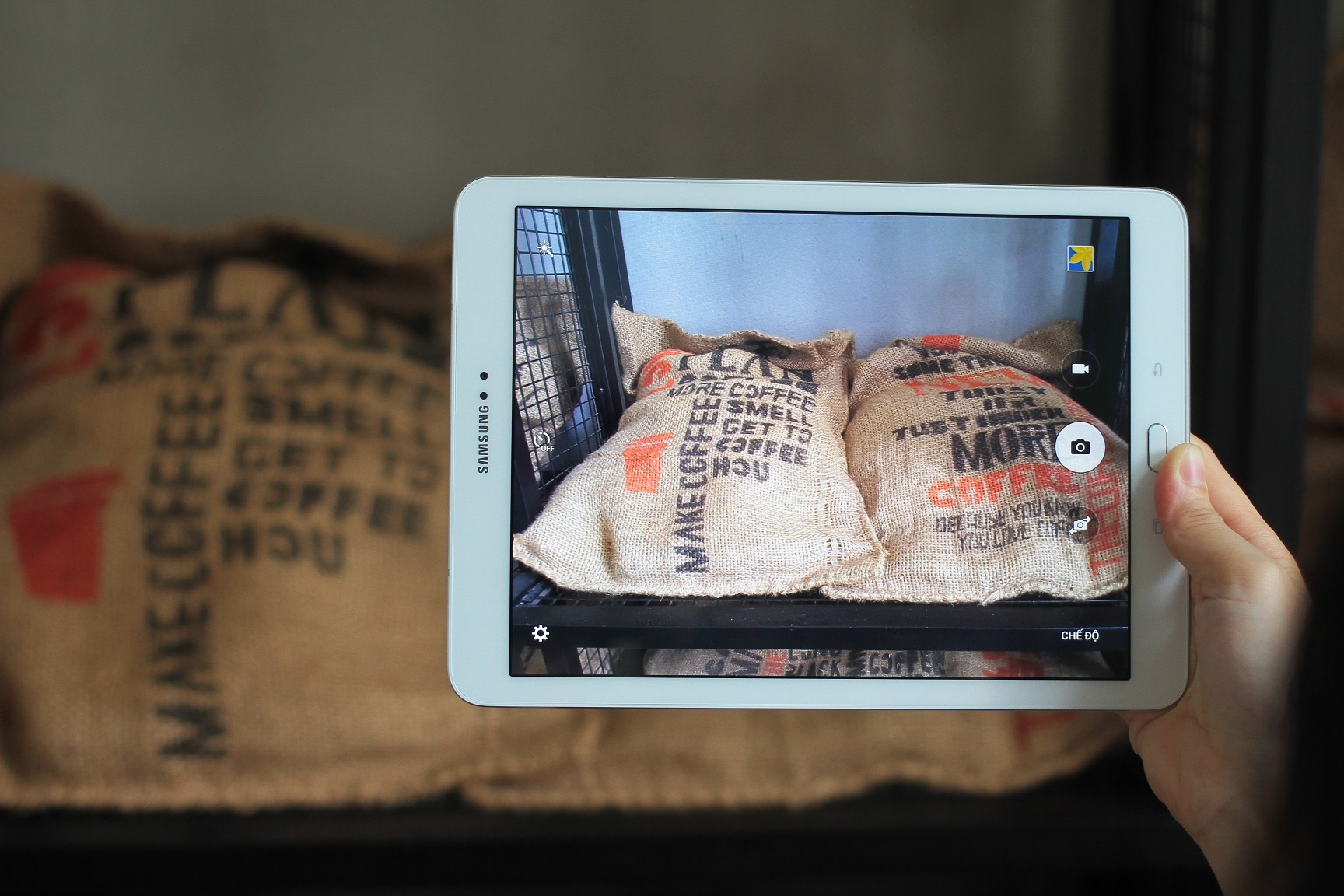 Dap hop Galaxy Tab S2 mong 5,6 mm, gia 13,9 trieu o VN hinh anh