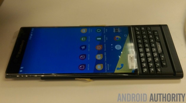 Theo hãng công nghệ Canada, smartphone mới vẫn giữ tính năng bảo mật cao vốn là ưu điểm của dòng máy BlackBerry. Trong khi đó, người dùng sẽ tiếp cận dễ dàng hơn với các ứng dụng từ Google. 