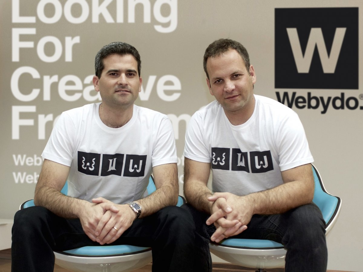 Hai nhà đồng sáng lập Webydo Shmulik Grizim và Tzvika Steinmetz