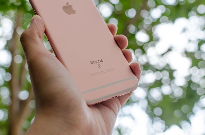 iPhone 6S vuot hieu nang may Android khung hinh anh