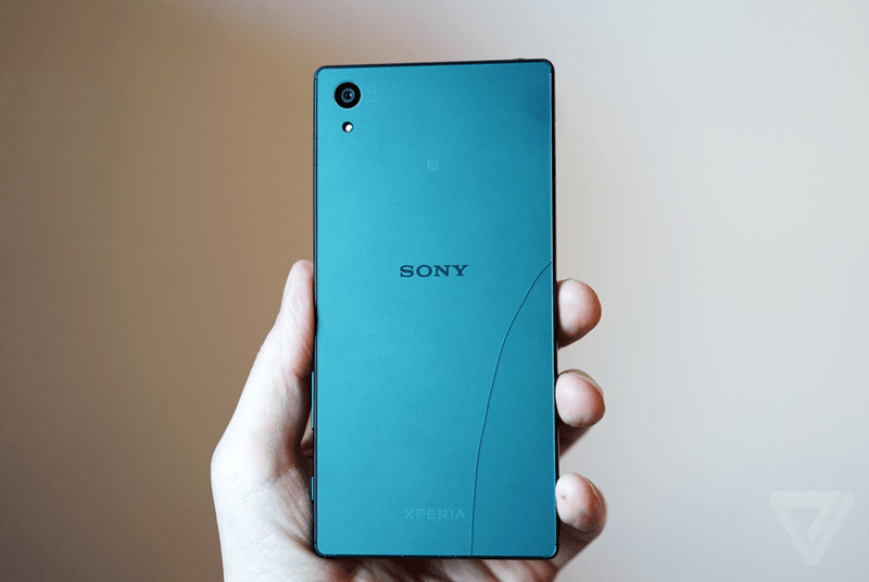 Kinh mat sau cua Xperia Z5 de nut vo? hinh anh
