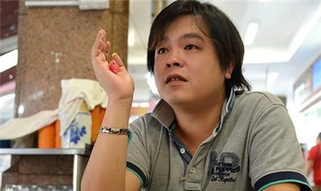 Singapore xu tu nhan vien cua hang lua khach Viet mua iPhone hinh anh