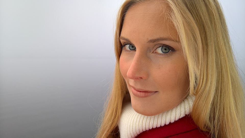 Camera của bội đôi Lumia 950 có đèn flash LED 3 màu RGB tự động điều chỉnh màu sắc tương thích với ánh sáng môi trường. Đèn flash này có thể hiệu chỉnh phù hợp với ánh sáng môi trường xung quanh để tạo màu sắc tự nhiên hơn, kể cả ánh nến.