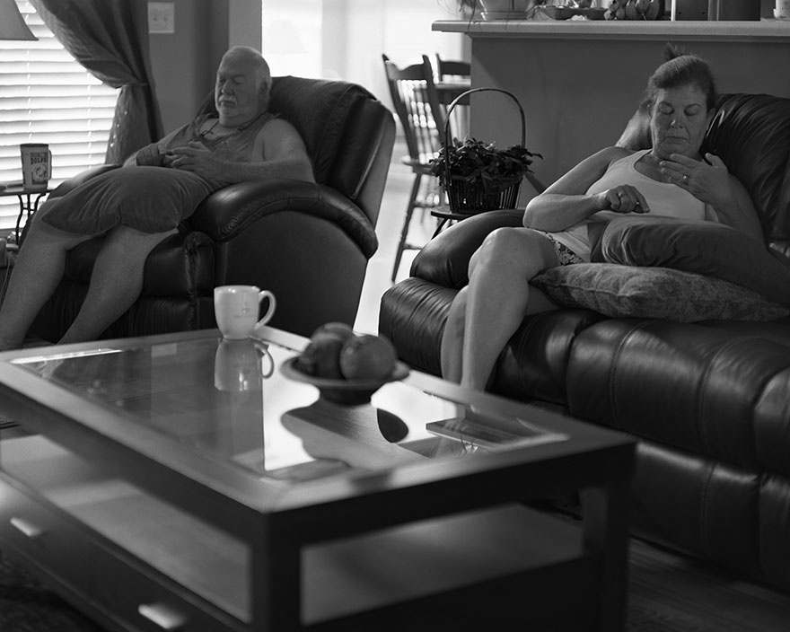 Ngay cả người già cũng phụ thuộc vào smartphone.