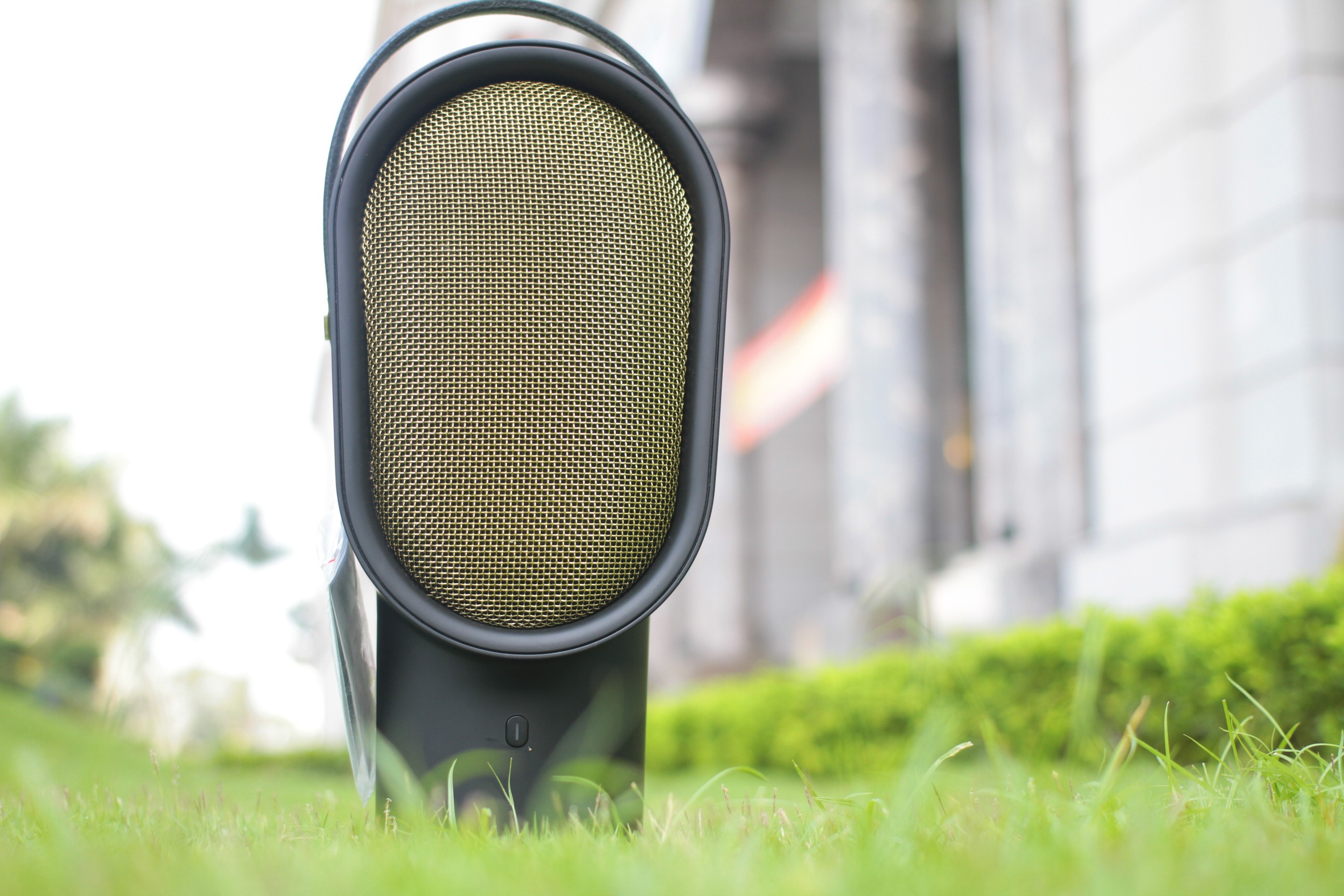 Loa khong day hinh dau kiem sy o Viet Nam hinh anh