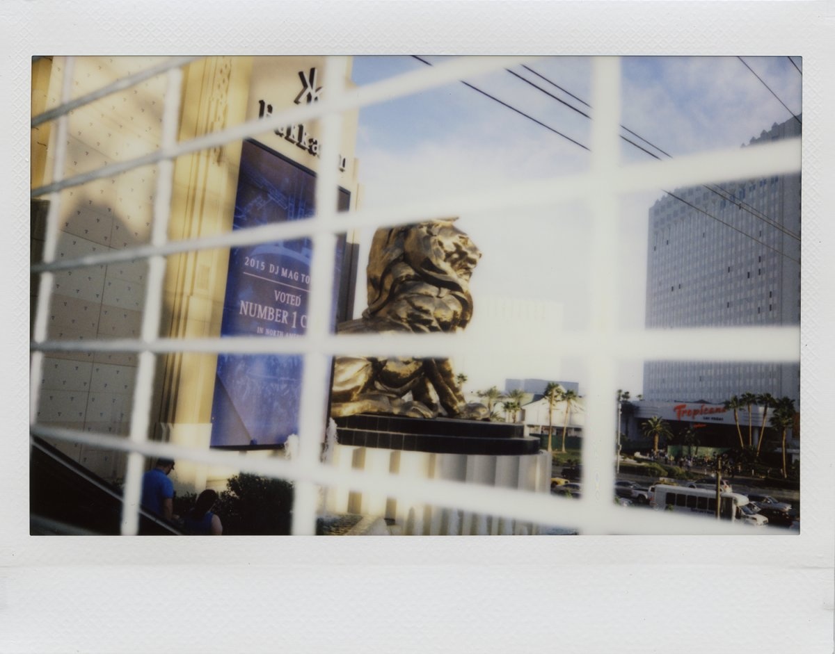 Qua dự án này, Huey muốn truyền tải thông điệp về cái đẹp từ những bức ảnh độc đáo của cậu con trai tới mọi người.