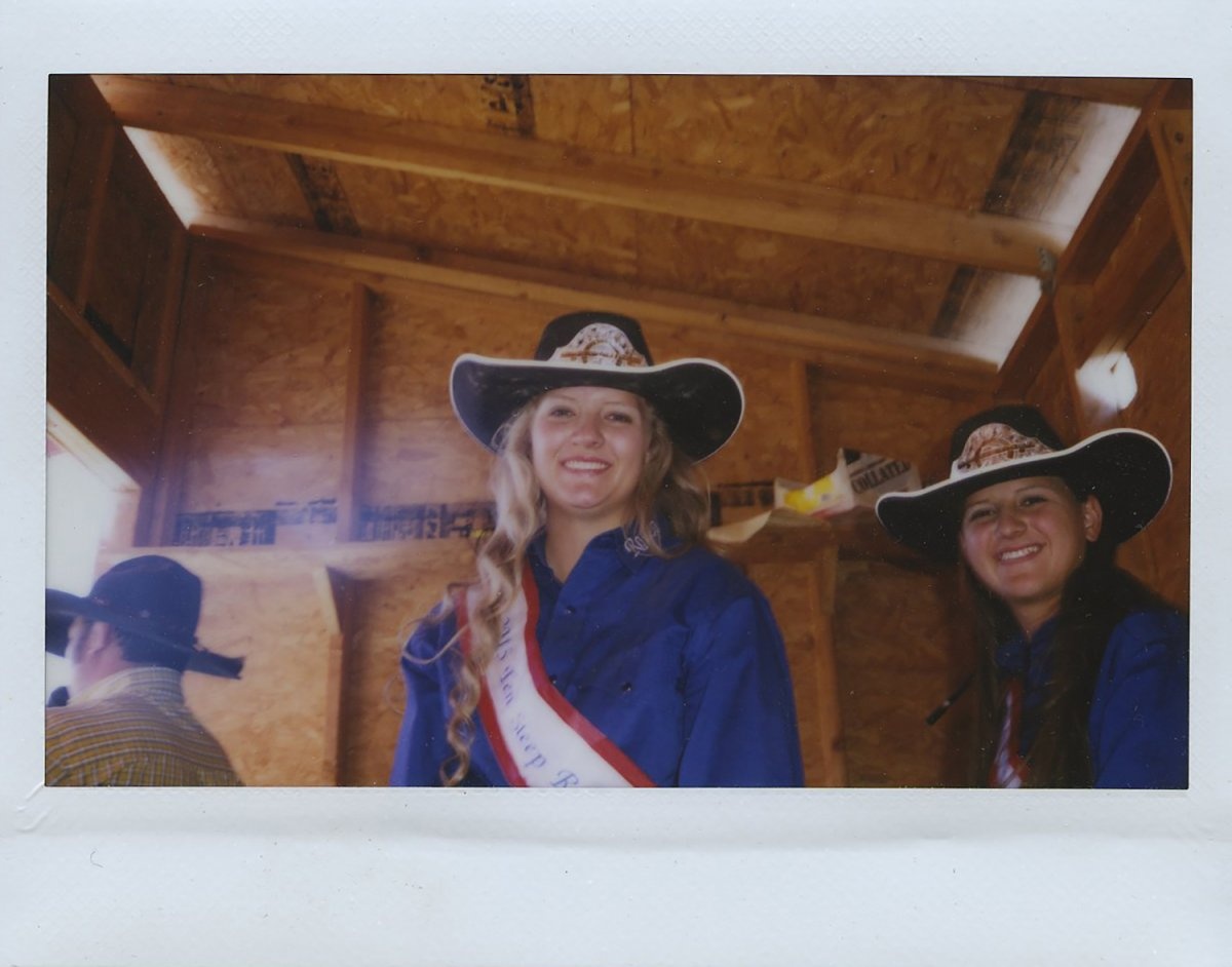 Để bảo vệ tác quyền cho cậu con trai, Huey quyết định để National Geographic làm nhà đại diện của Hawkeye.