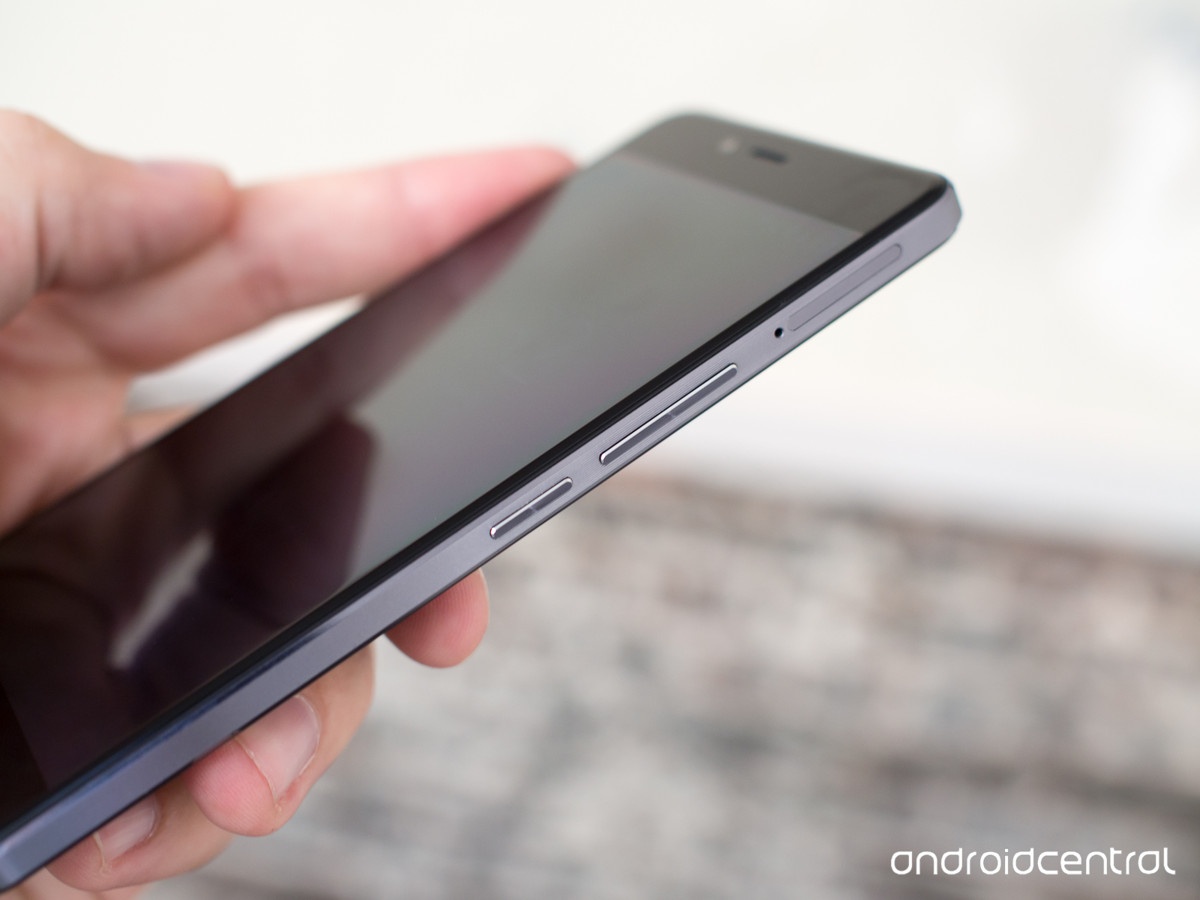 Thân máy mỏng 6,9 mm. 