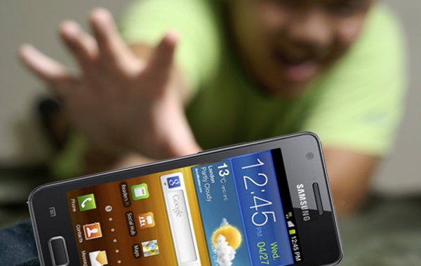 Con nguoi dang nghien smartphone? hinh anh