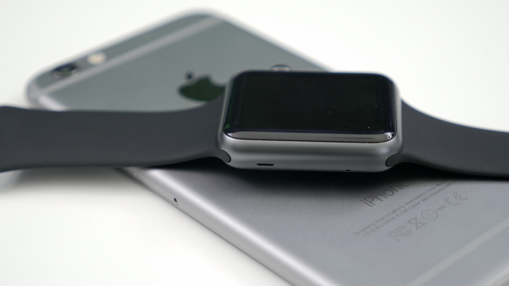 Hai cuu nhan vien chi trich thiet ke cua Apple hinh anh