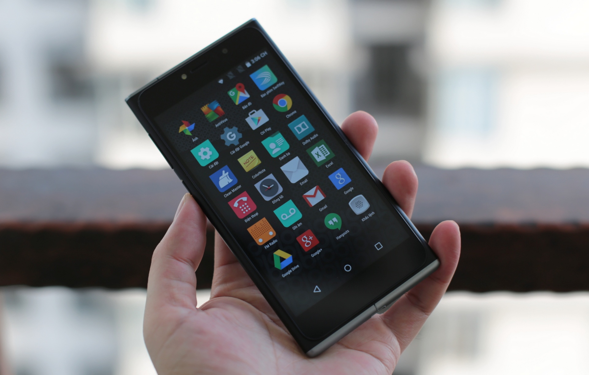 Màn hình của máy ổn, trung tính.