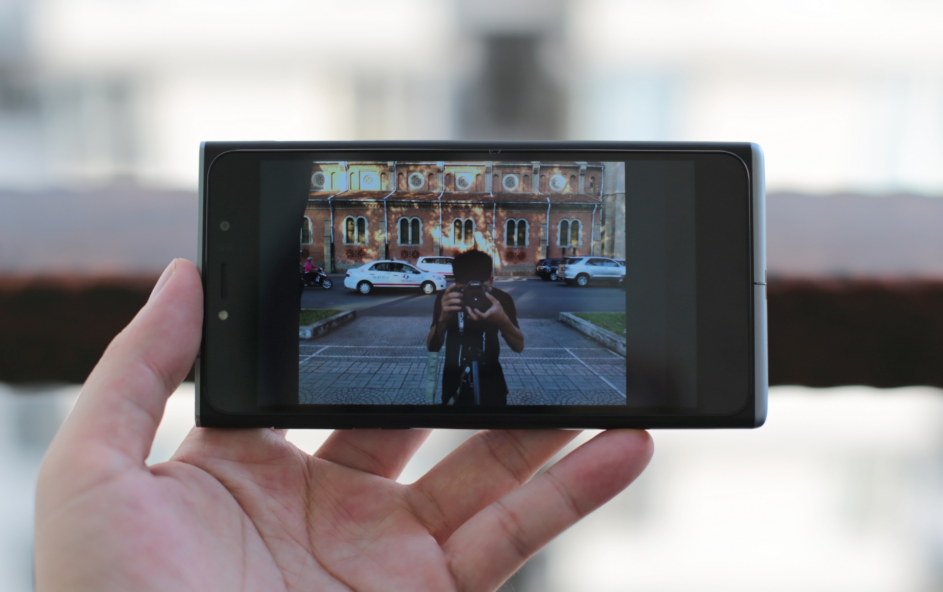 Trong điều kiện ánh sáng tốt, ảnh chụp từ SF1 khá.