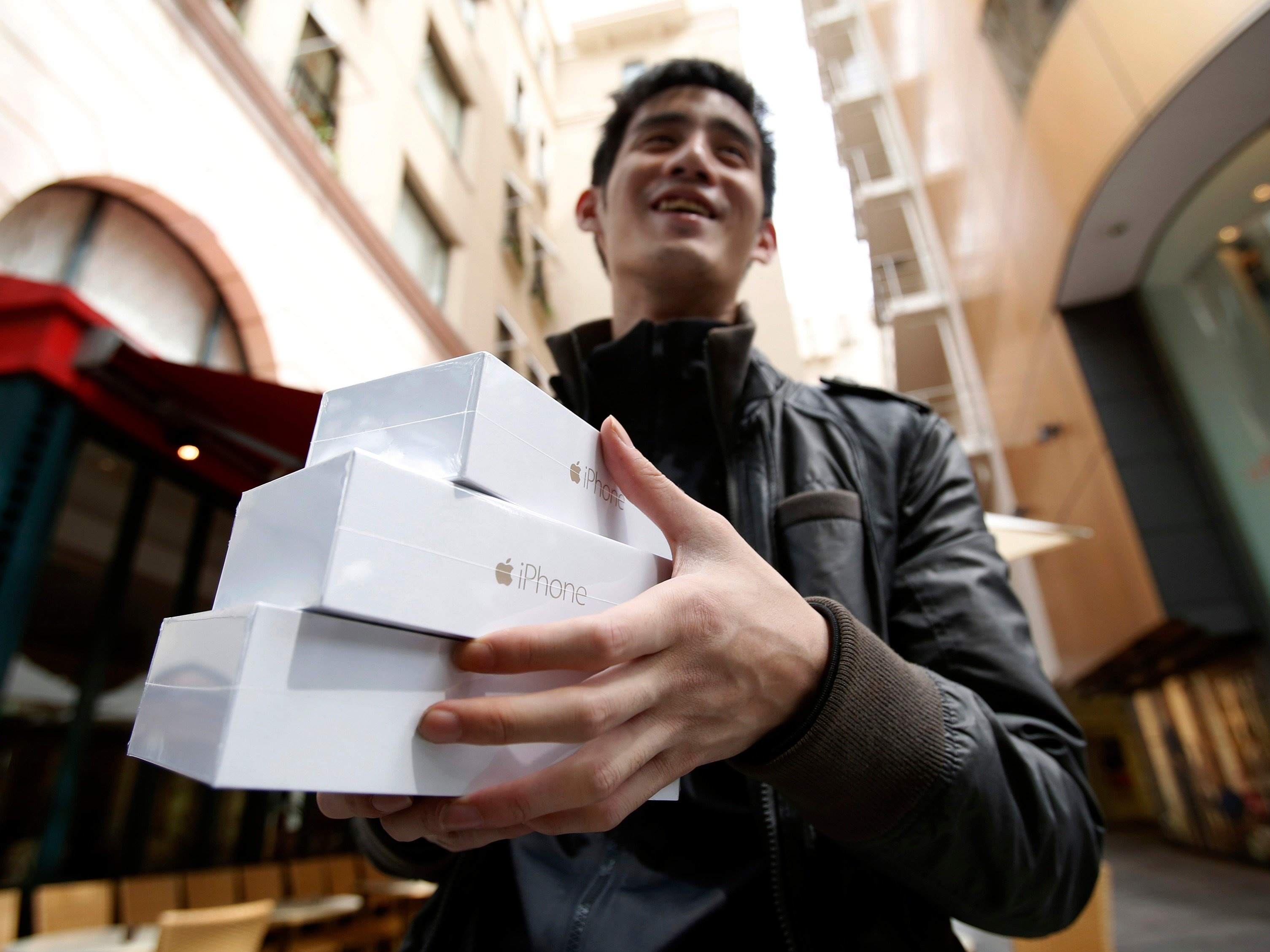 Apple vuot cot moc 100 trieu nguoi dung iPhone tai My hinh anh