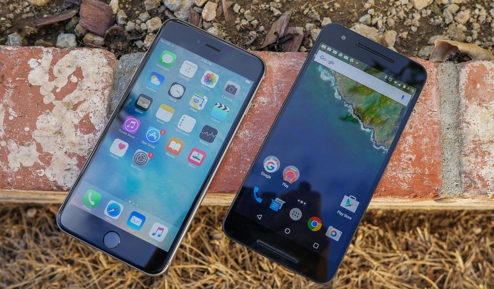 Ảnh 2: Nexus 6P có thêm cảm biến vân tay ở mặt sau.