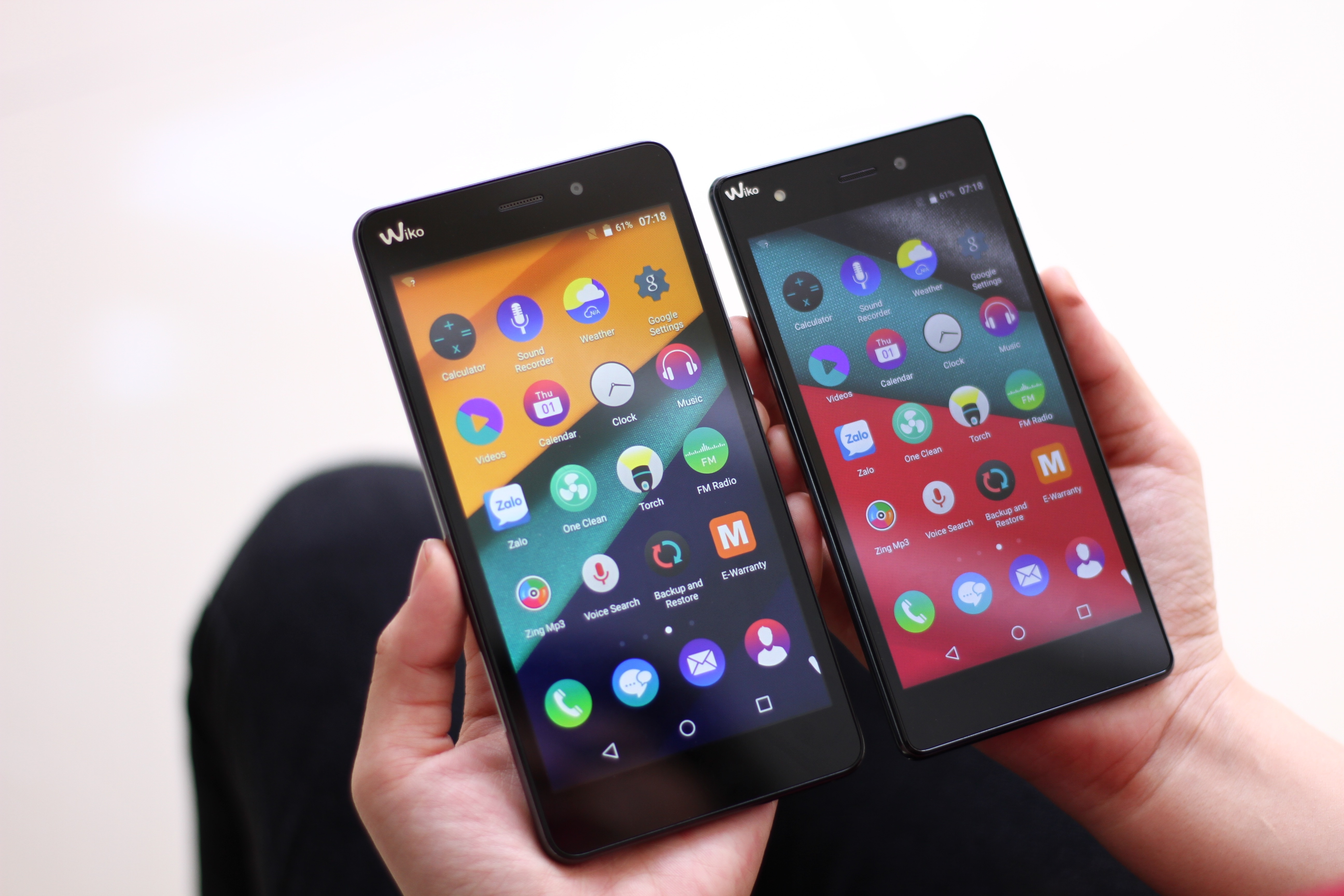 Dap hop 2 smartphone Phap cai san Zalo, gia duoi 4 trieu hinh anh