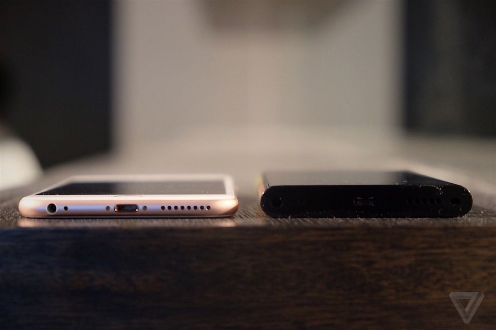 NuAns Neo và iPhone 6S.