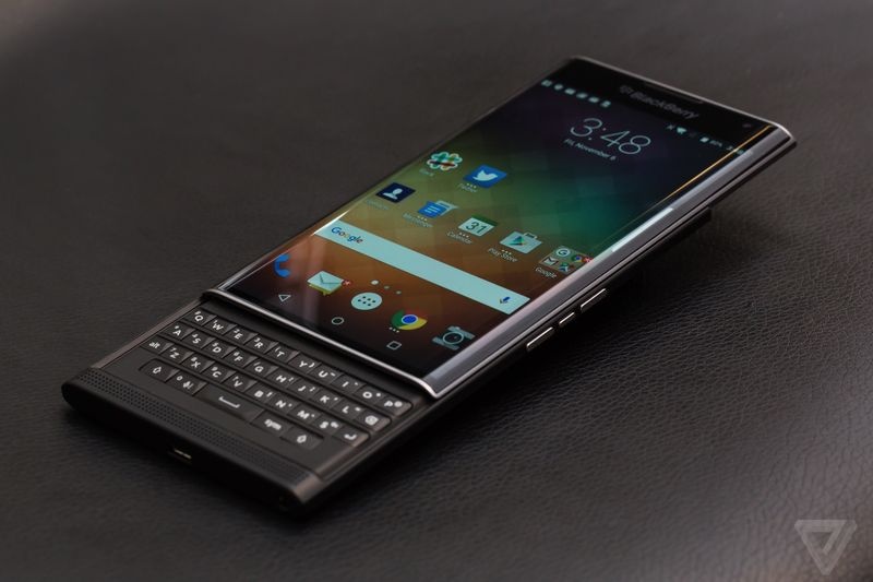 BlackBerry Priv mang thiết kế bàn phím QWERTY.
