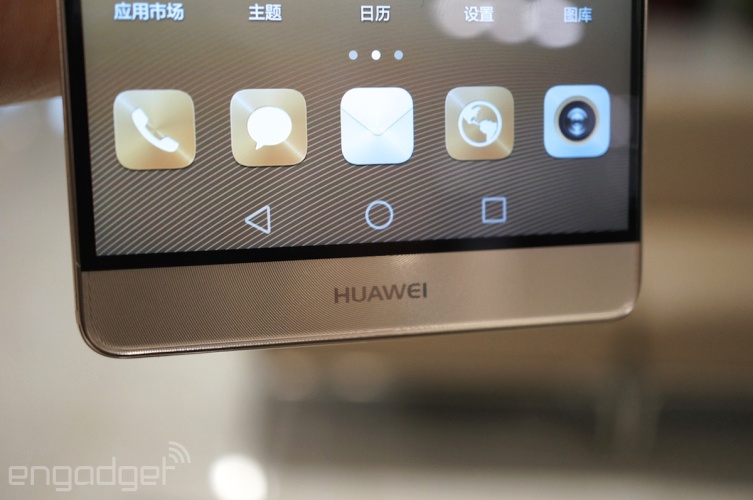 ản phẩm được trang bị thỏi pin có dung lượng 4.000mAh, mà theo Huawei tự tin tuyên bố sẽ cho phép Mate 8 hoạt động trong hơn 2 ngày với những tác vụ thông thường, xem video ở chuẩn HD trong 17 giờ liên tục. Sản phẩm cũng hỗ trợ công nghệ sạc nhanh, chỉ cần 30 phút sạc pin có thể giúp sản phẩm có thể hoạt động trong một ngày với các tác vụ thông thường.