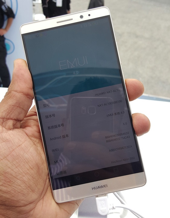 Mate 8 hoạt động trên nền tảng Android 6.0 Marshmallow mới nhất với giao diện Emotion UI 4.0 do Huawei phát triển. 