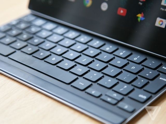 Bàn phím chưa được thiết kế tối ưu nhất.