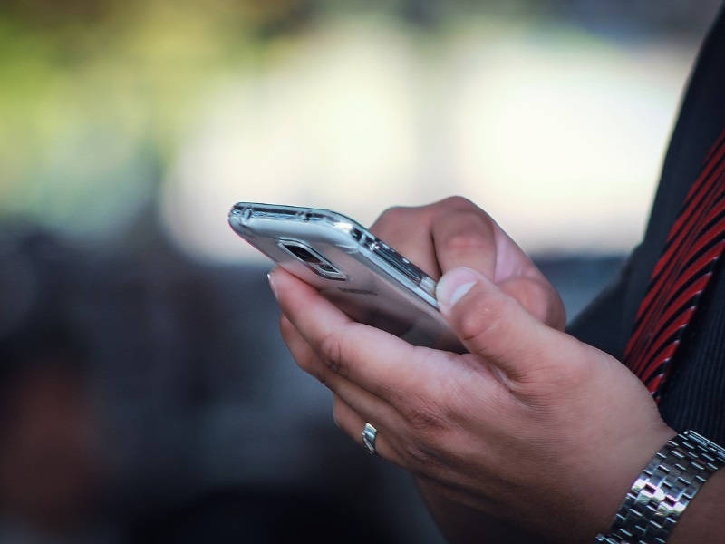 Kiem tra dien thoai lien tuc gay bien doi trang thai nao hinh anh