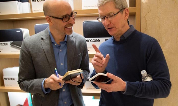 Tim Cook co dang pha huy danh tieng Apple hinh anh