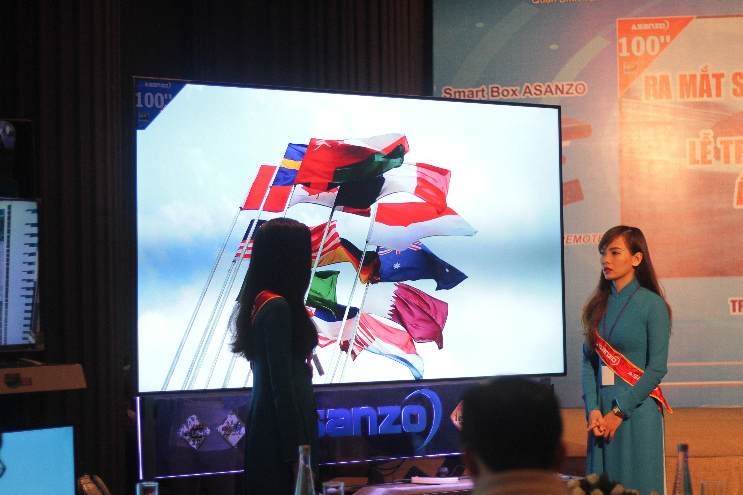 Thuong hieu Viet trinh lang TV 4K, man hinh 100 inch hinh anh