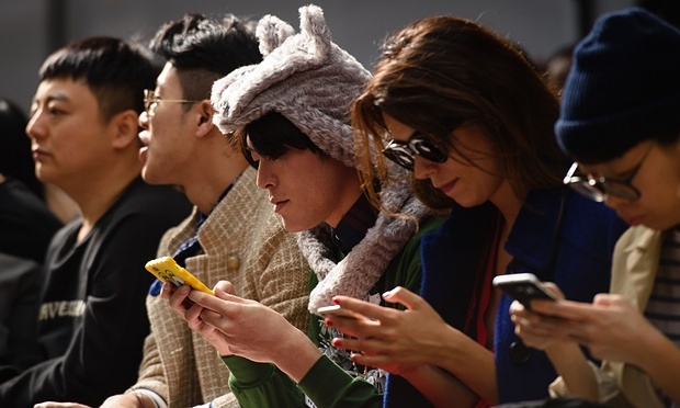 Chan quang cao va cuoc chien ngam giua Apple - Google hinh anh