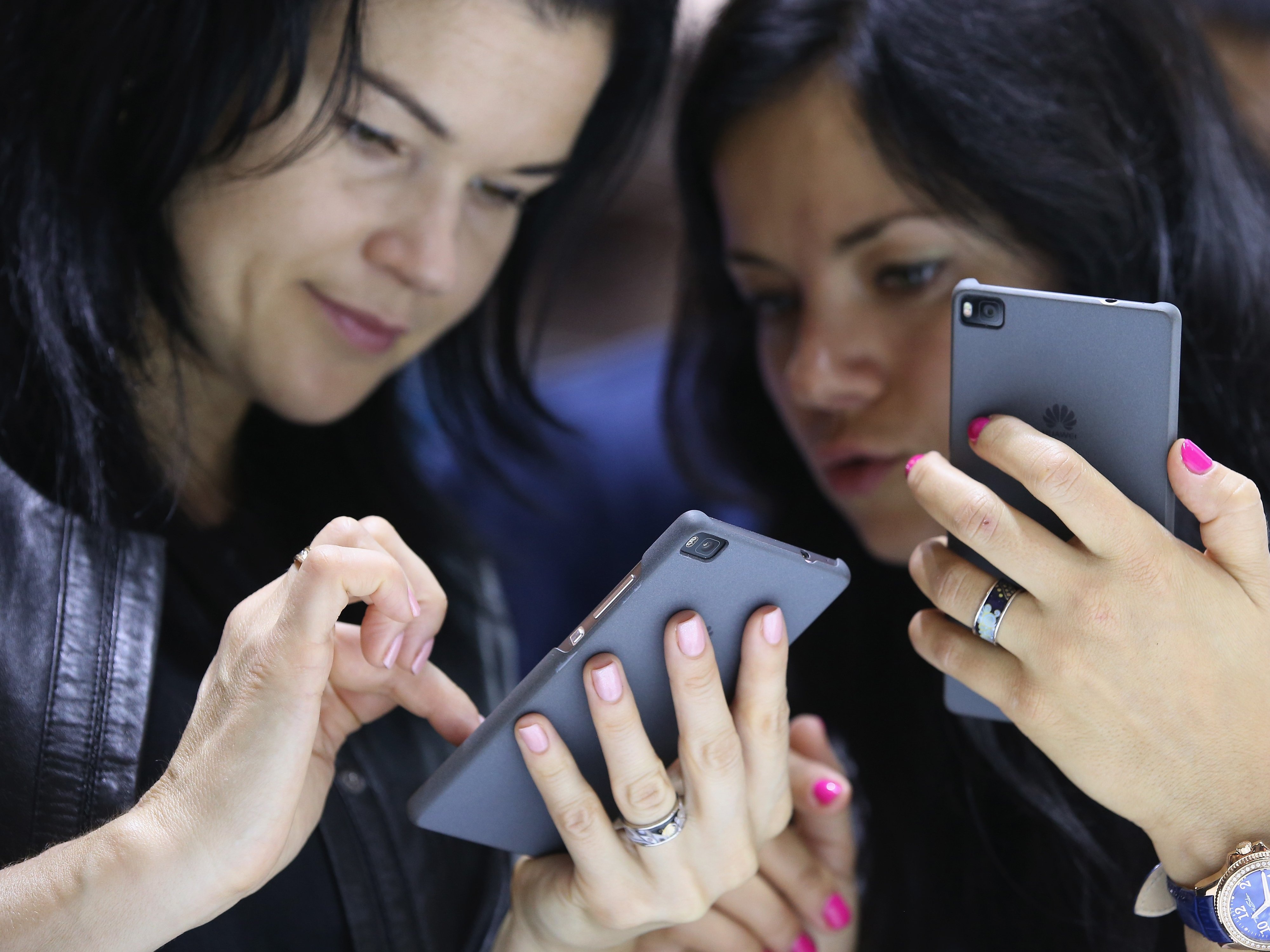 Nhieu nguoi bat dau chan smartphone hinh anh