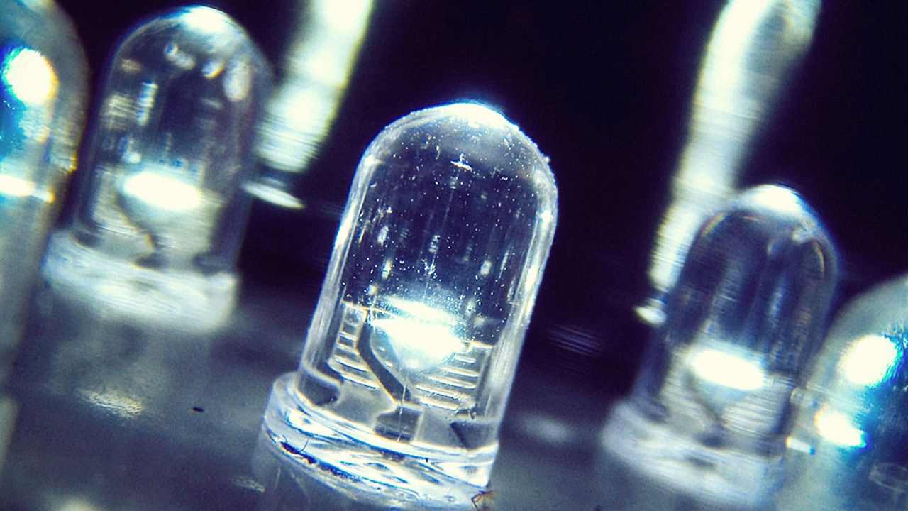 Li-Fi nhanh hon Wi-Fi hang tram lan, khong bi dung trom hinh anh