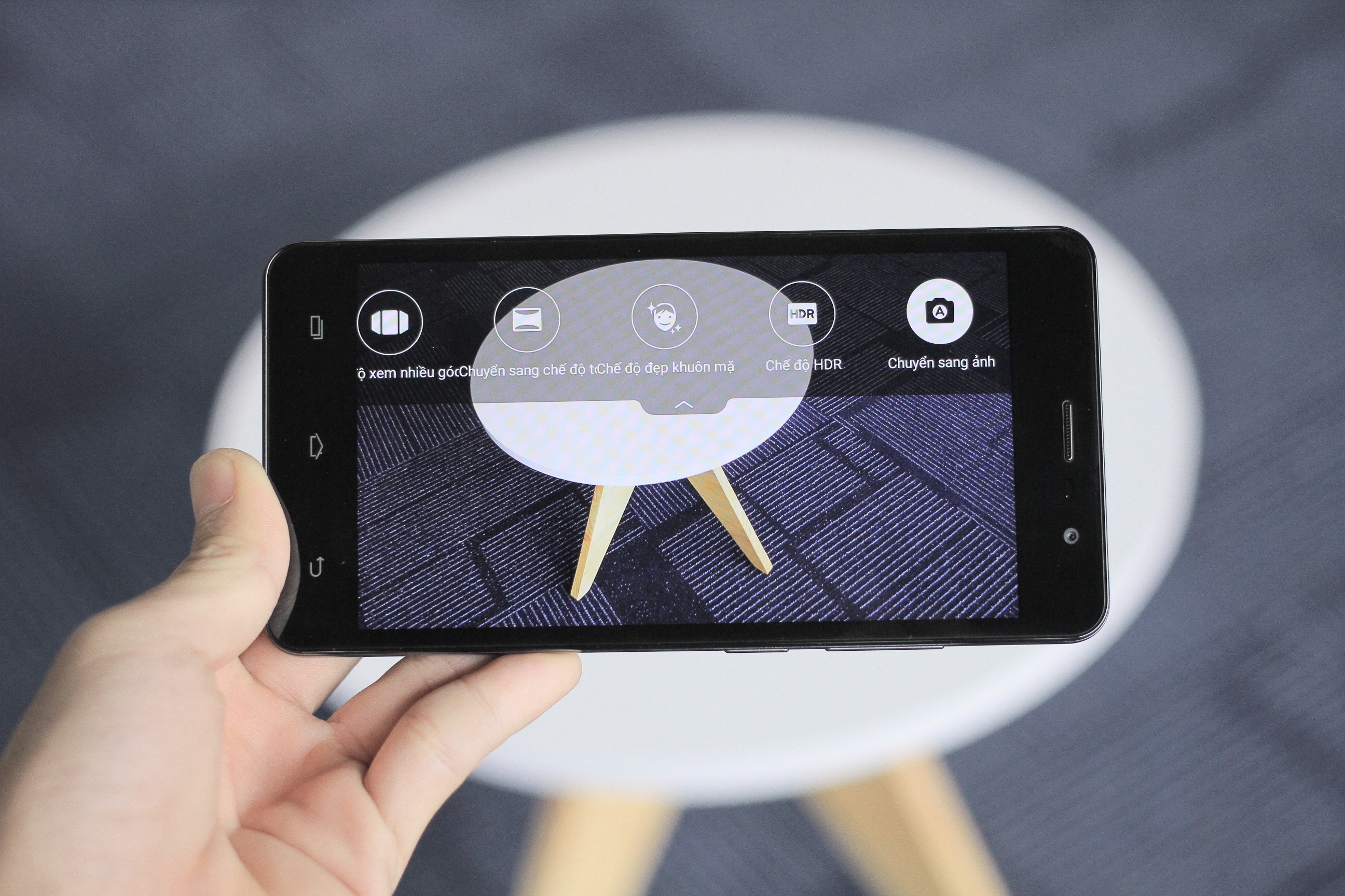 Mo hop smartphone pin 4.000 mAh, gia 2,5 trieu o Viet Nam hinh anh