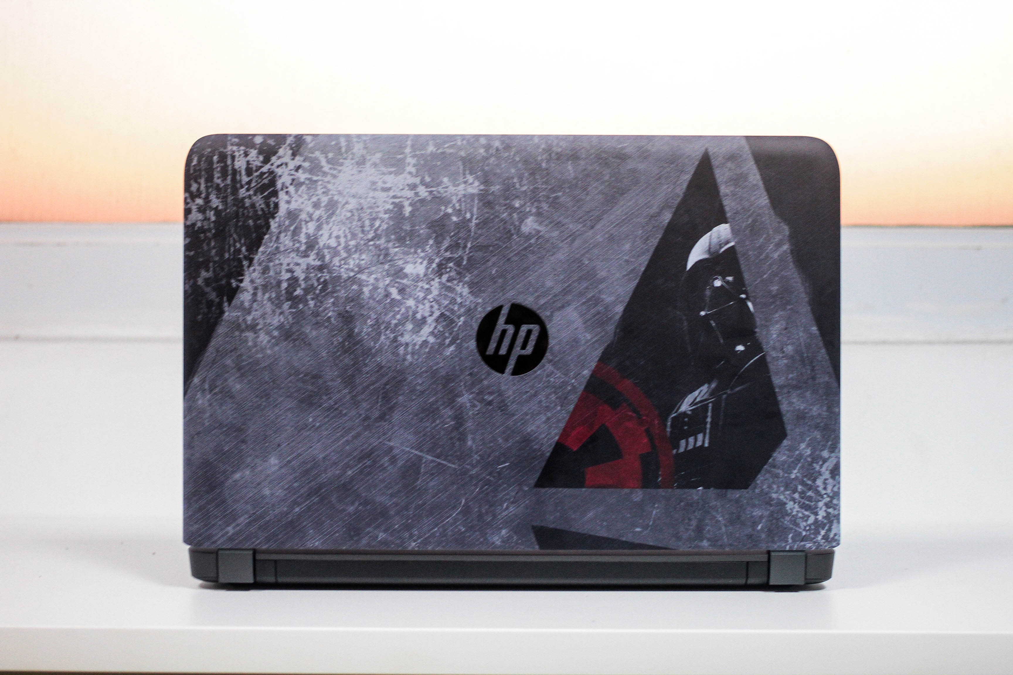 Dap hop laptop Star Wars tai Viet Nam hinh anh
