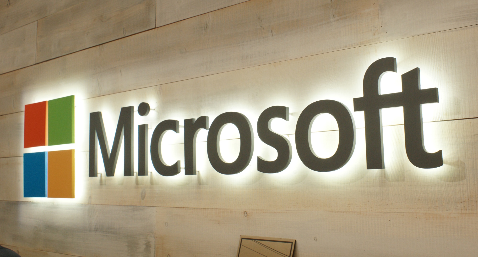 Hanh trinh 'ca chep hoa rong' cua Microsoft hinh anh