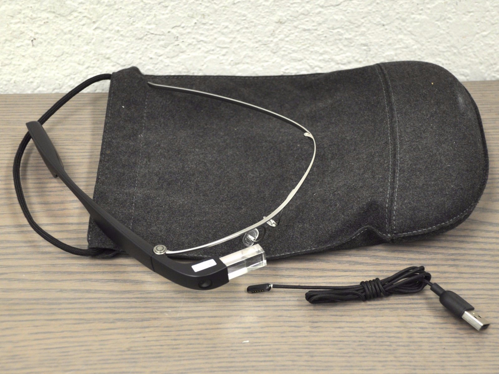 Kinh Google Glass chua ra mat luu lac toi tiem cam do hinh anh