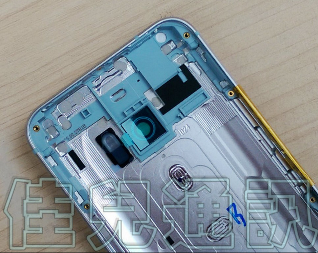 Hình ảnh mặt sau HTC M10 rò rỉ ảnh 7 Hinh anh mat sau HTC M10 ro ri anh 7