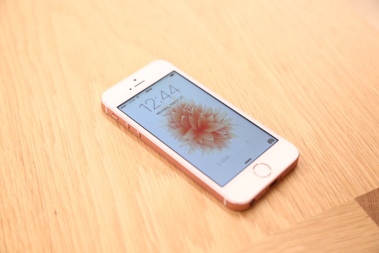 iPhone SE gap kho o chau A hinh anh