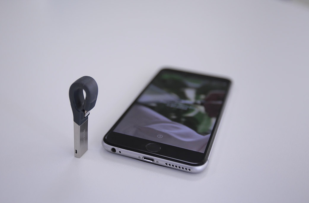 Dung thu iXpand Flash Drive - the nho cho iPhone hinh anh
