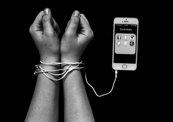 Bo anh khi con nguoi la no le cua mang xa hoi hinh anh