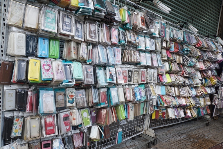 Thi truong phu kien dien thoai anh 1