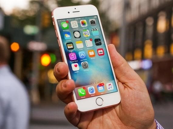 Nguoi dung iPhone luoi nang cap thiet bi hinh anh