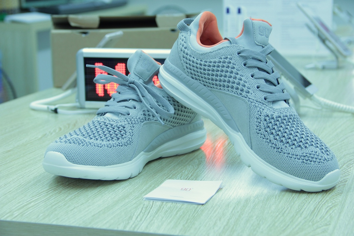 giay thong minh xiaomi tai Viet Nam anh 1