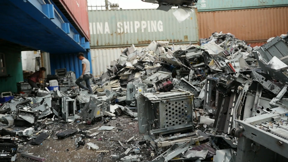 rac thai dien tu duoc xu ly the nao anh 12